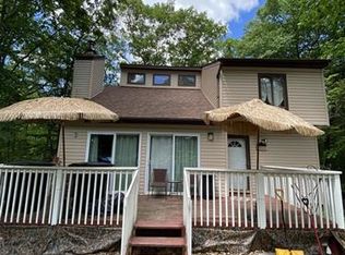 1535 Oak Ln, Bushkill, PA 18324