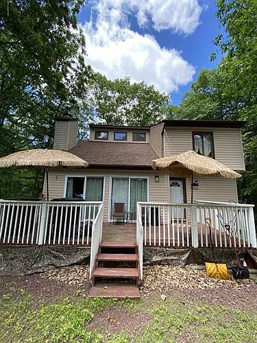 1535 Oak Ln photo 1