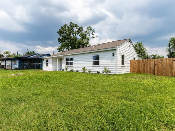 9529 Fairland Dr, Houston, TX 77051