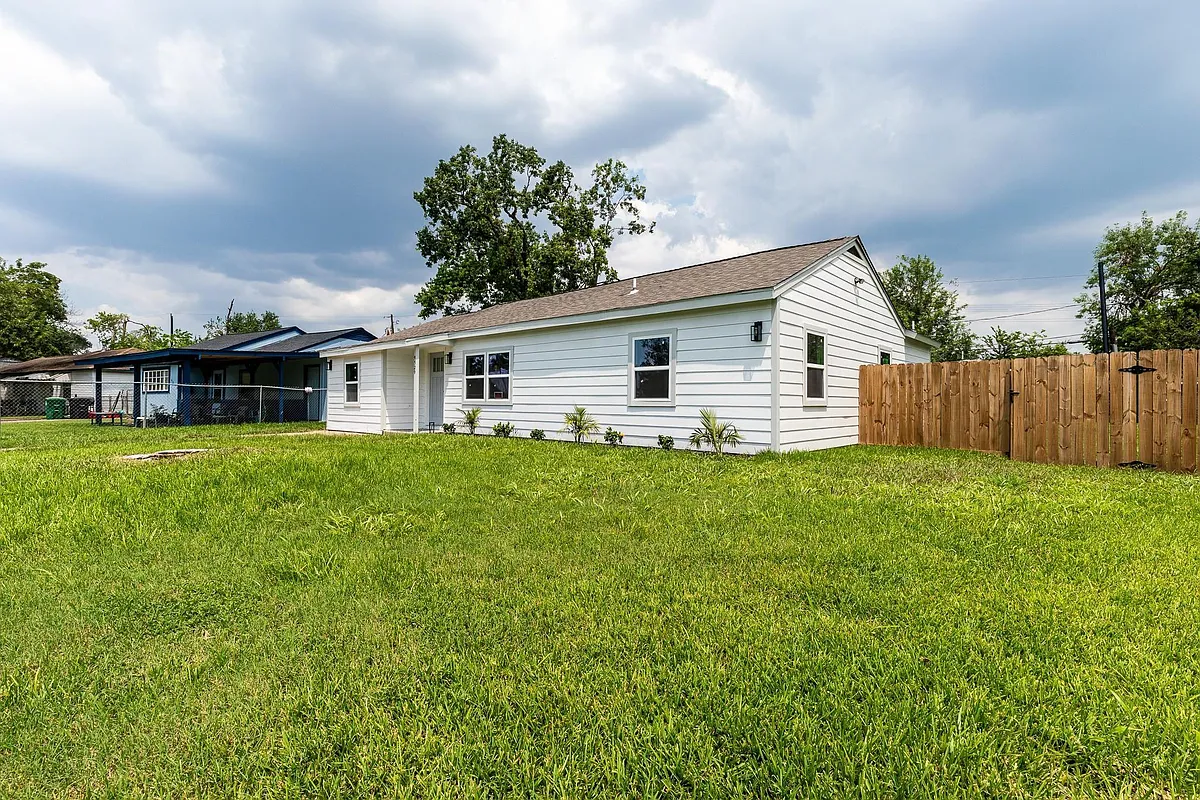 Building Photo - 9529 Fairland Dr