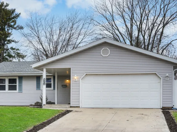 2304 E Country Squire Dr, Urbana, IL 61802