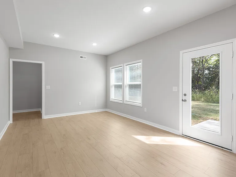 107 Allen Dr — Photo 31