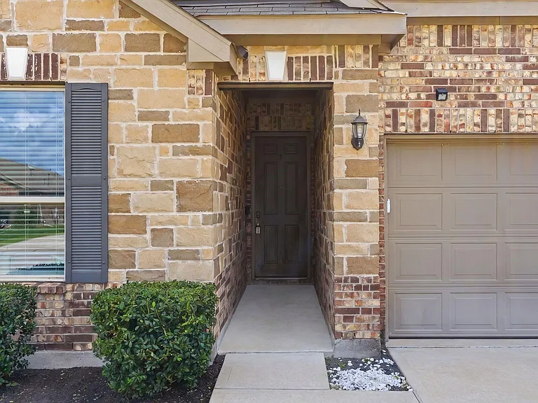 1140 Clonmore Ct — Photo 4