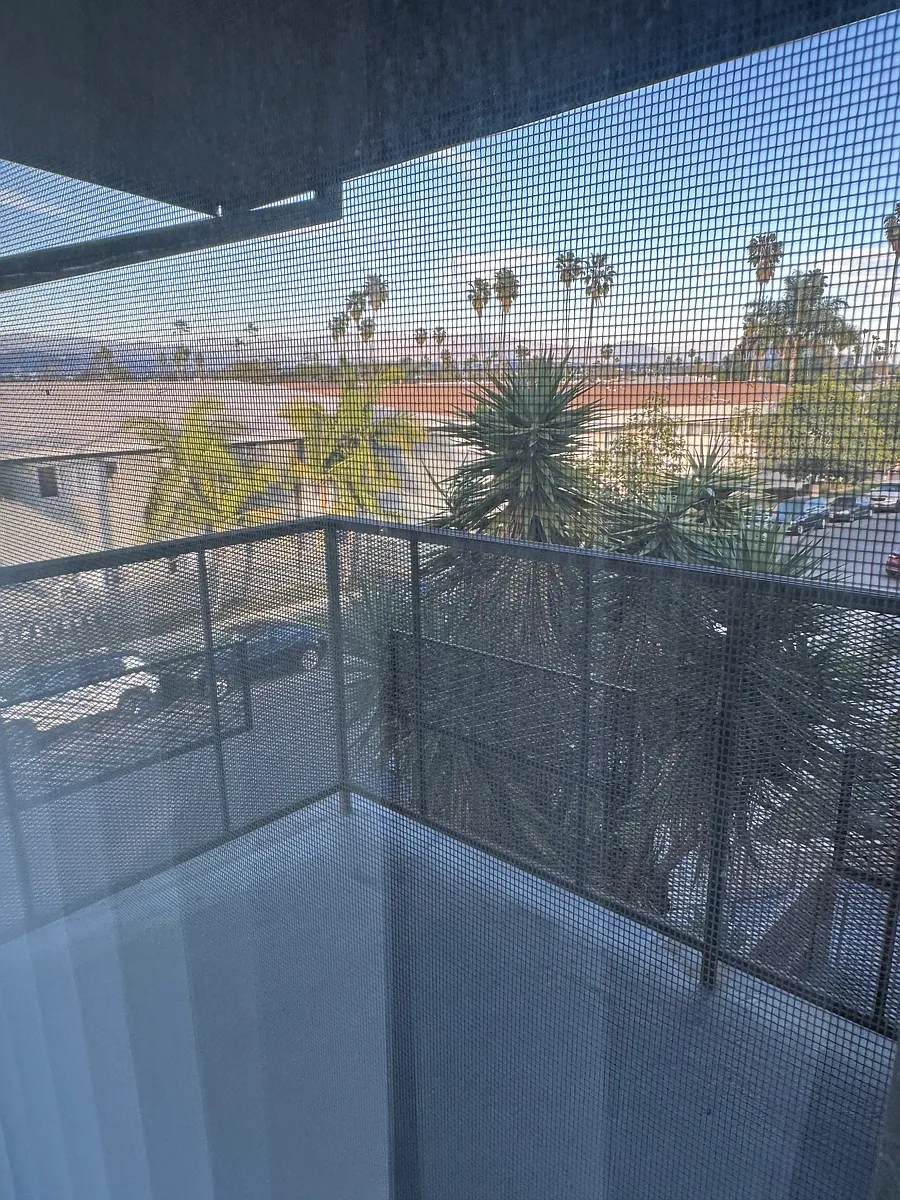 Balcony - 4888 Pinafore St