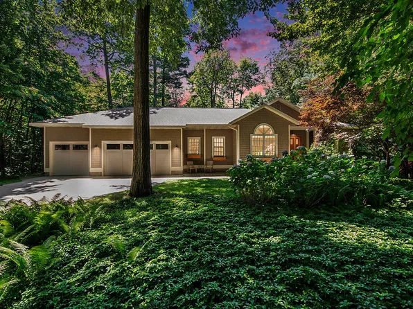 5543 Oaktree Ln, Whitehall, MI 49461