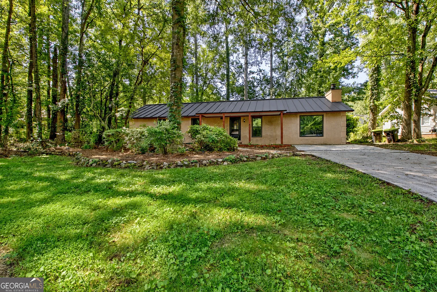 3 bed, 2.0 bath, 1664 sqft, $1,900 — Photo 1