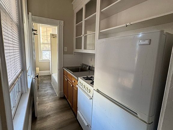 5th image of 542 County Street 17507917