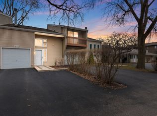 1678 Cove Ct, Naperville, IL 60565