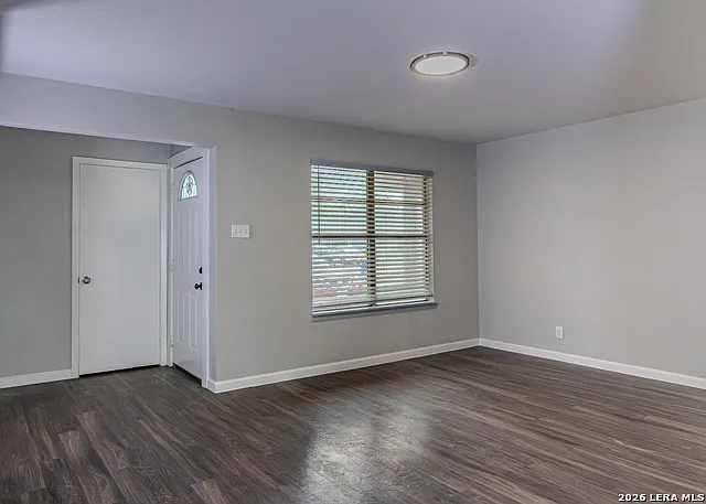 3 bed, 2.0 bath, 1021 sqft, $1,700 — Photo 2