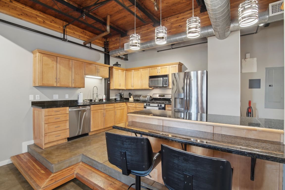 W Roosevelt St 102-011.jpg