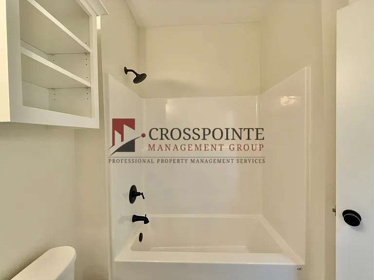 17430 Crossing Cir — Photo 17