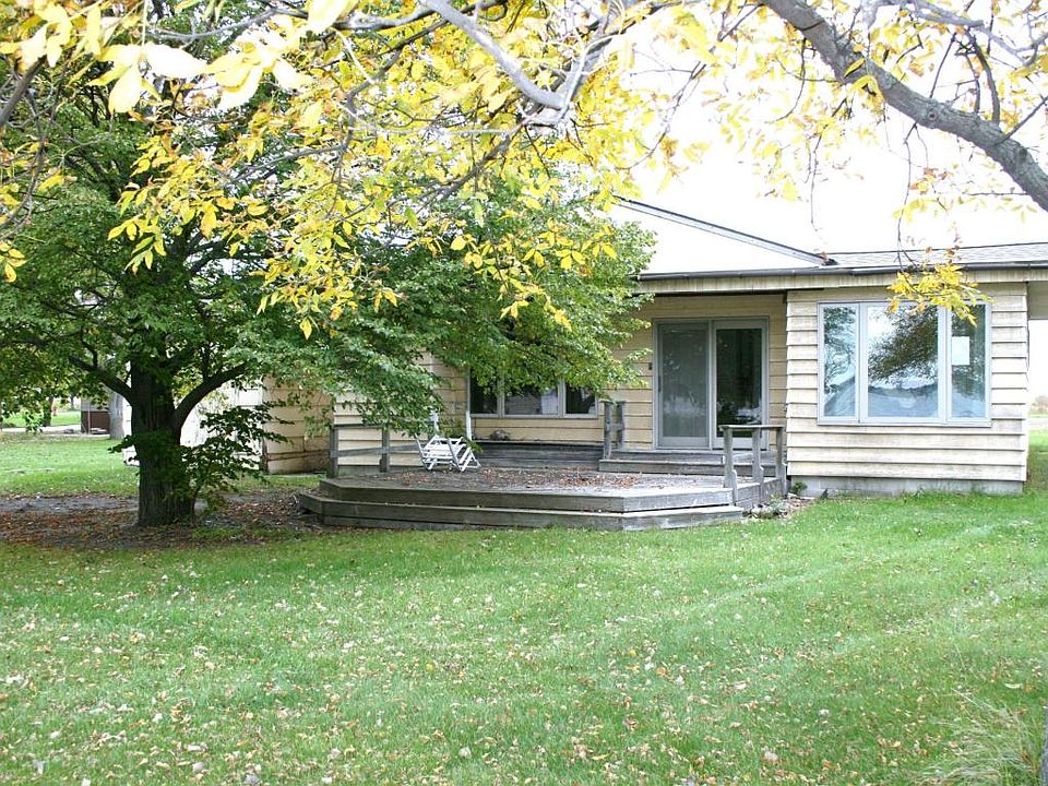 2nd image of 226 N Lake Dr
