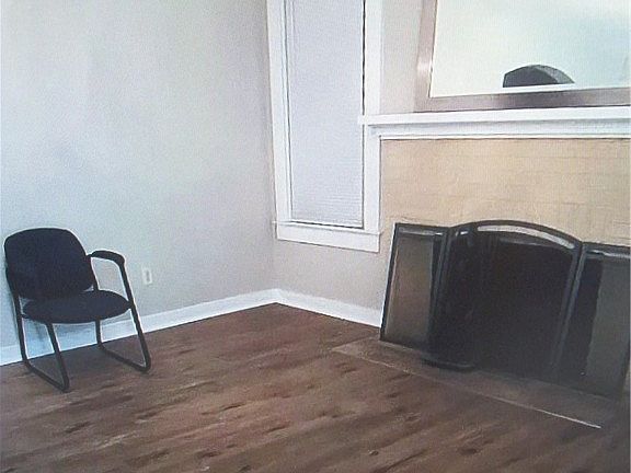 3rd image of 409 E Pasadena Ave