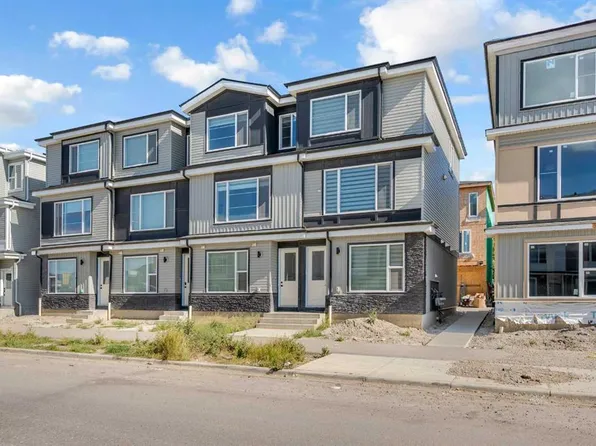 8814 E 48th St NE, Calgary, AB T3J 2J5