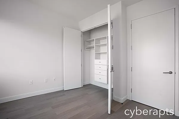 Rented by Cyberapts Management | media 18