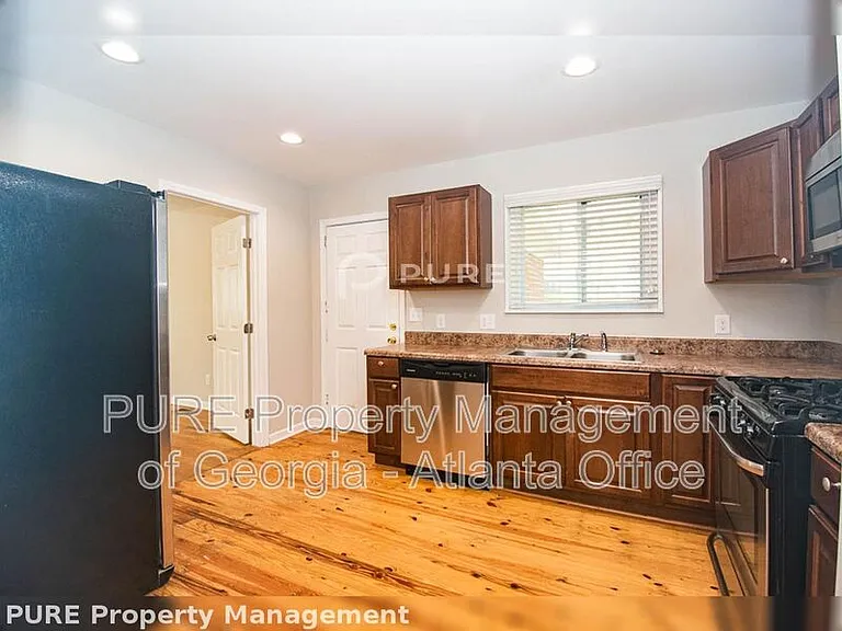 439 Chester St SE — Photo 8