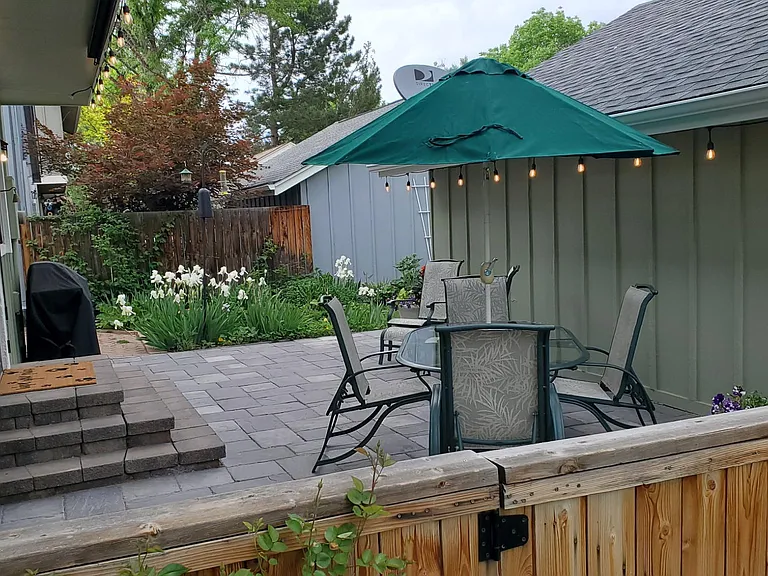 patio garden (fully fenced)