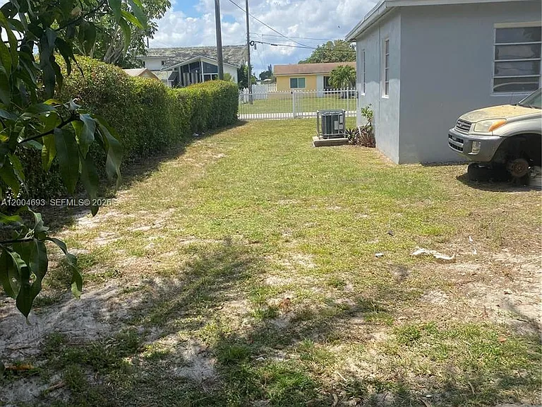 14315 NW 12th Ave — Photo 16