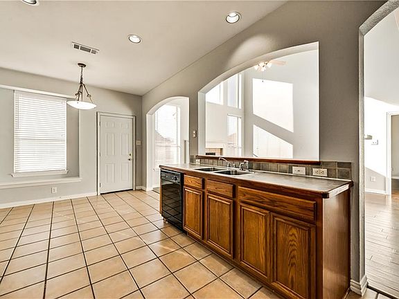 3rd image of 2911 Lochwood Cir