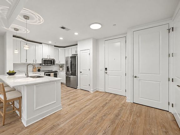 2nd image of 125 Pier View St Unit 206