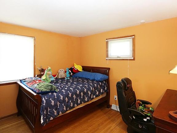 5th image of 50 Diane Dr