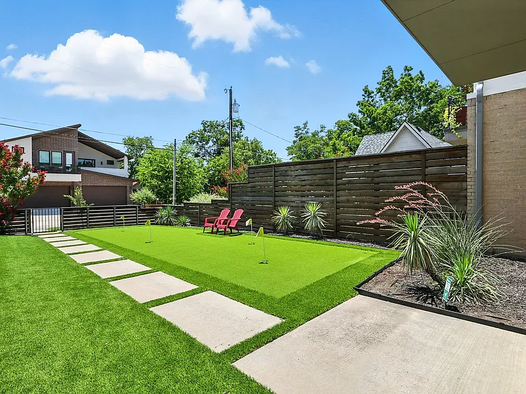 2421 Throckmorton St — Photo 40