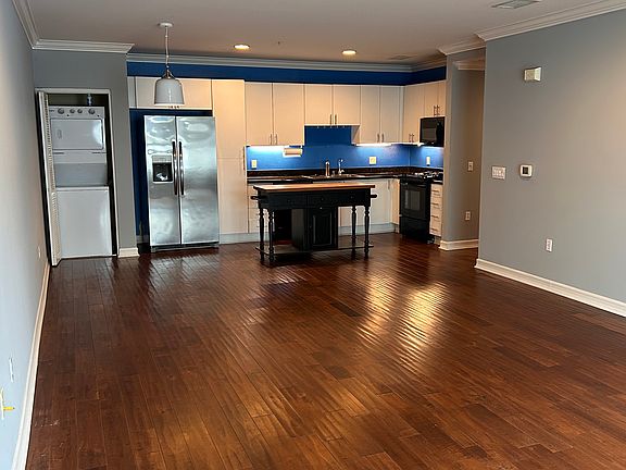 4th image of 1480 Broadway Unit 2105