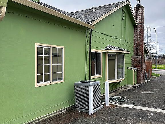 4th image of 490 E Gobbi St