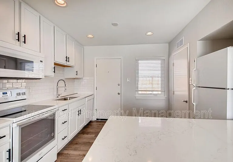 3330 N Cook St — Photo 4