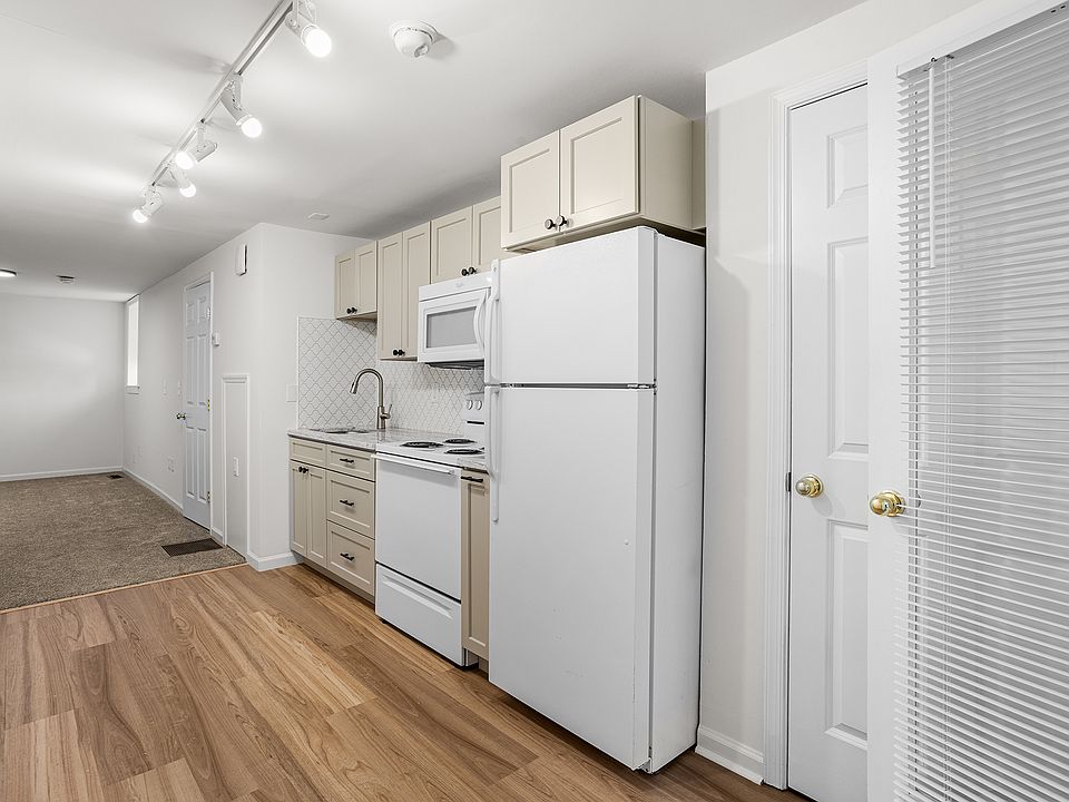 1st image of 4611 Woodland Ave APT 1
