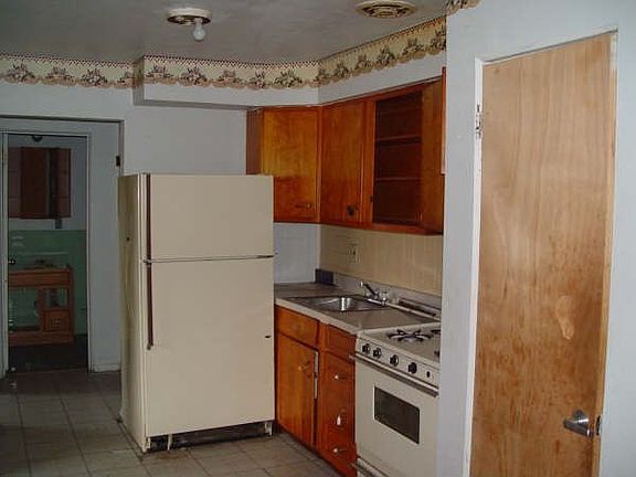 2nd image of 3850-3852 Eichelberger St