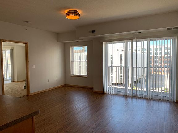 3rd image of 3020 University Ave SE APT 304