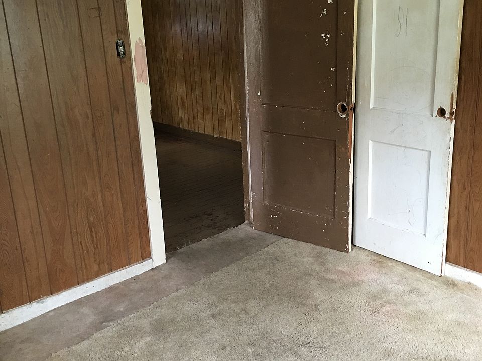2nd image of 608 Scott St
