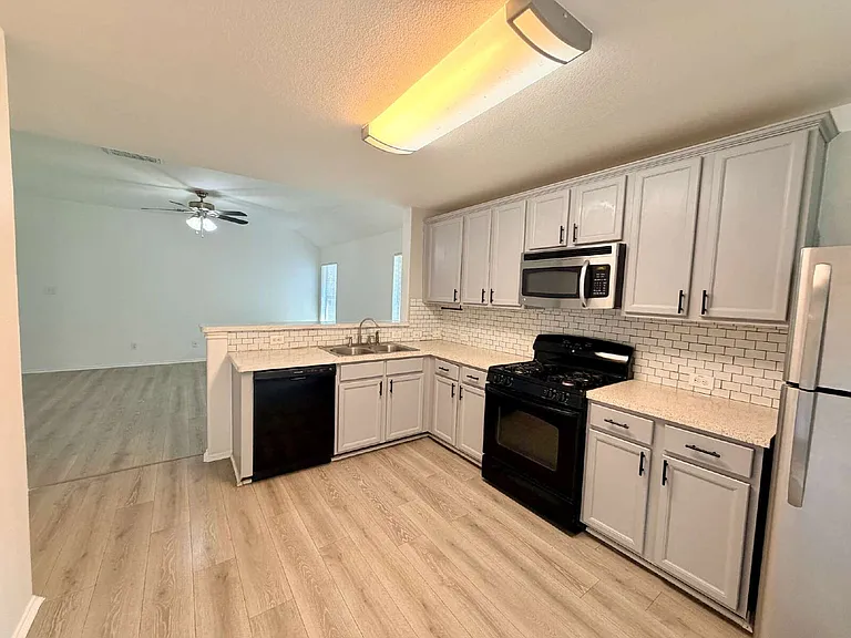 1148 Shadow Creek Blvd — Photo 5