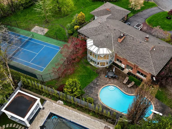 5 Purling Pl, Toronto, ON M3B 1V4