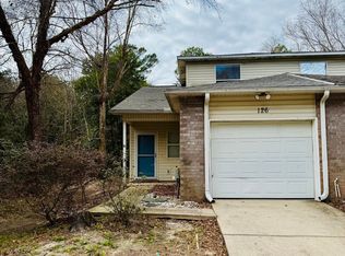 126 Dolphin Rd, Mary Esther, FL 32569