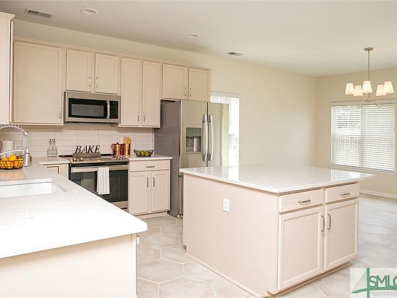 5th image of 220 Willow Oak Drive