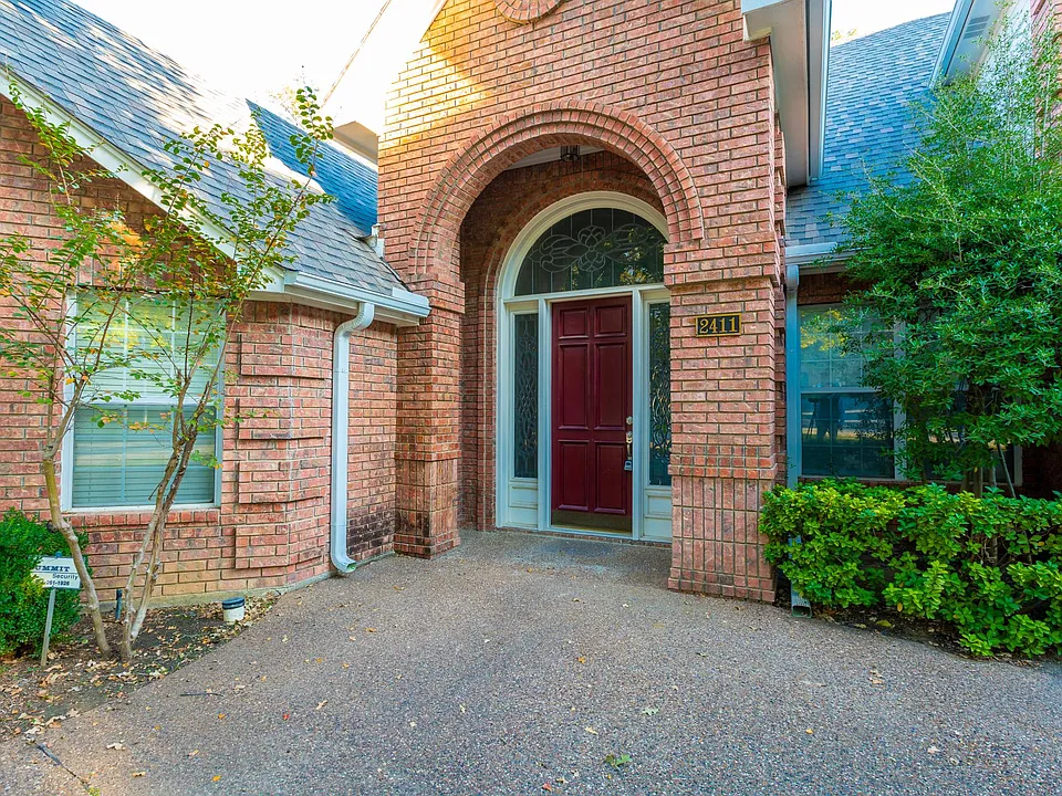 2411 Cross Timbers Trl