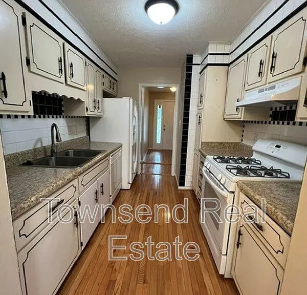 5214 Rockingham Rd — Photo 3