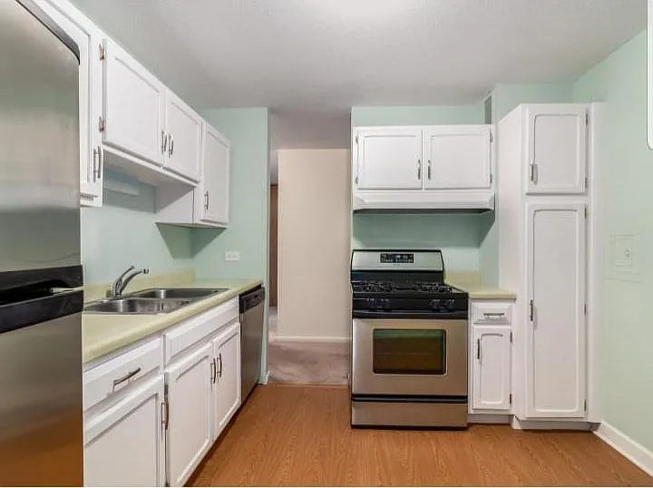 2201 S Stewart Ave — Photo 4