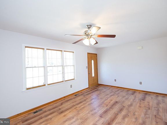 3rd image of 107 Greenlawn Ln
