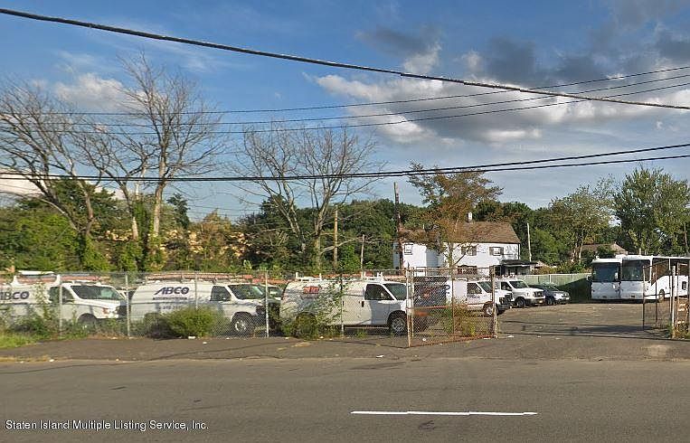 1st image of 2560 Forest Ave
