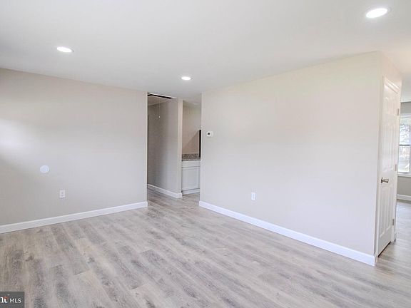 4th image of 10637 Powell Rd