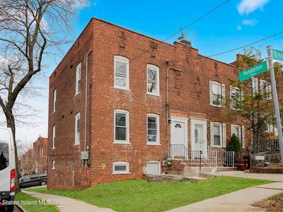 93 Arnold St, Staten Island, NY, 10301