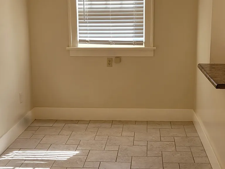 1037 N Woodrow Ave — Photo 6