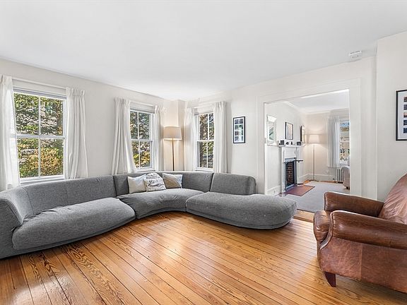5th image of 29 Cottage St
