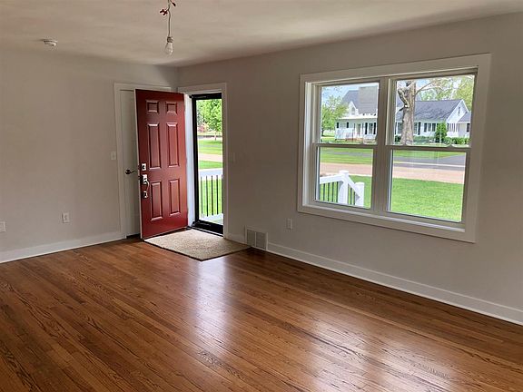 4th image of 704 W High St