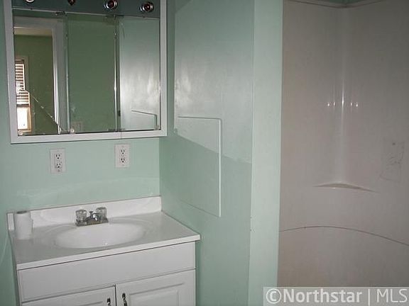3rd image of 107 Vadnais Ln