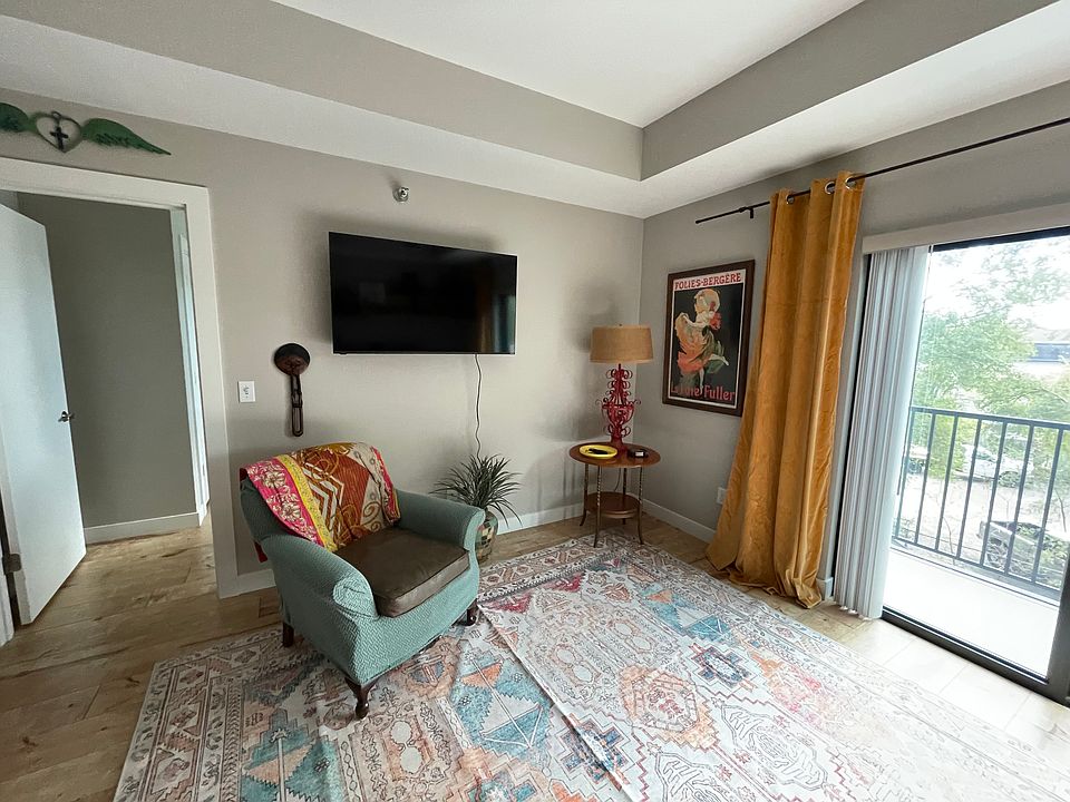 1st image of 221 E 5th St #305
