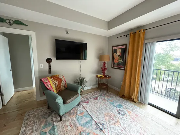 221 E 5th St #305, Cedar Falls, IA 50613